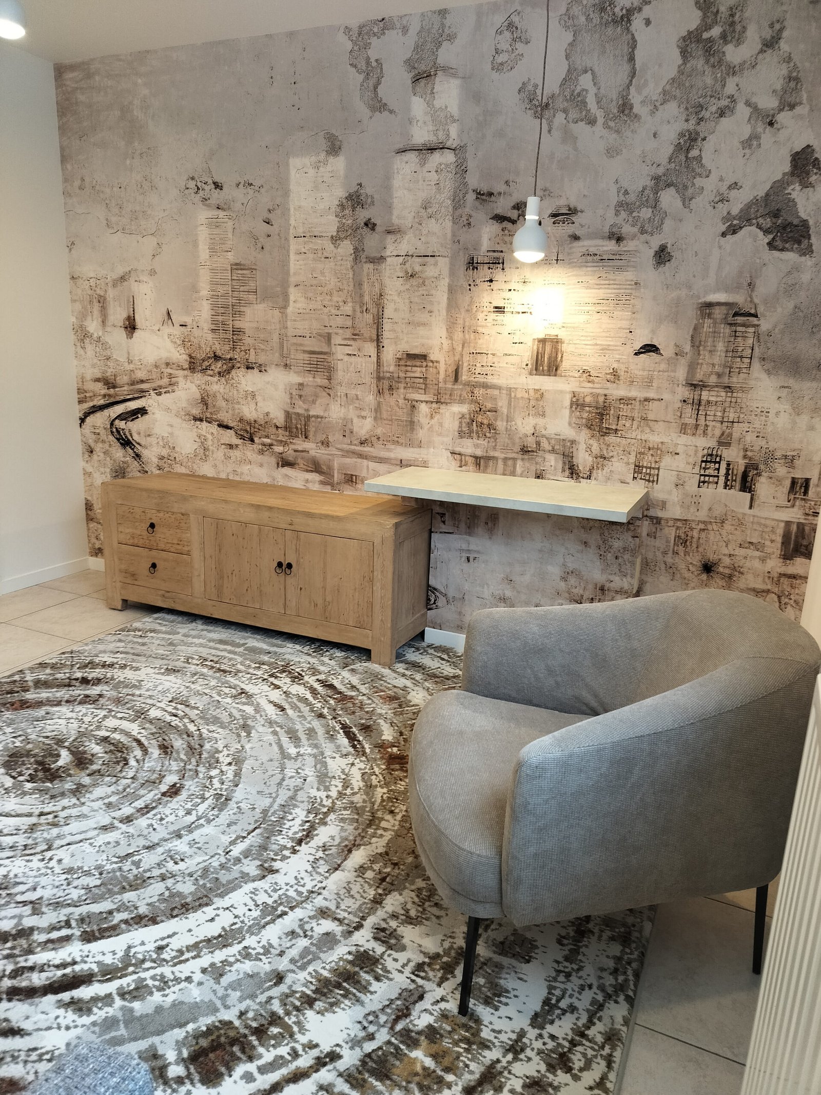 Stijlvolle woonkamer met muurdecor